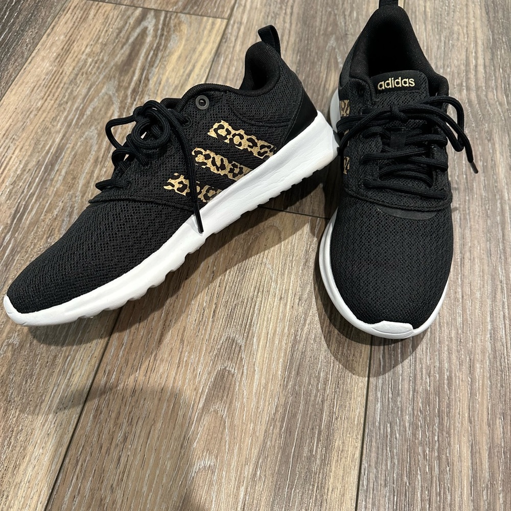 Never worn! Women’s Adidas black animal stripe tennis shoe.